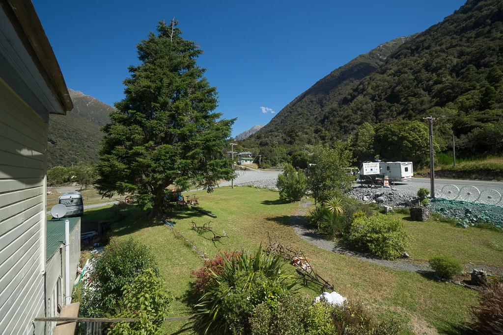 Otira Stagecoach Hotel Екстер'єр фото