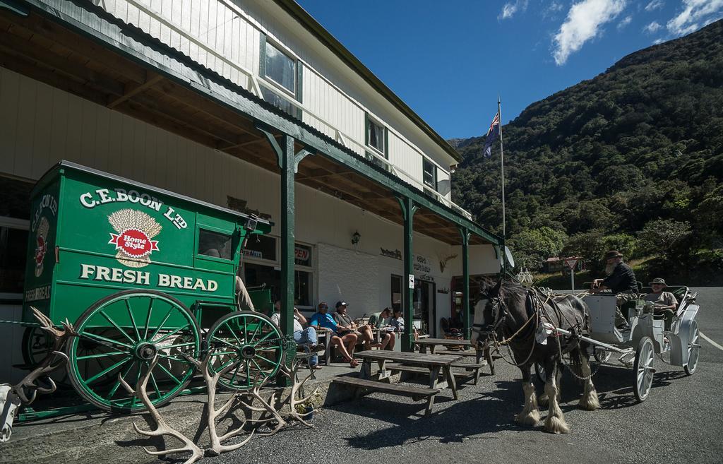 Otira Stagecoach Hotel Екстер'єр фото
