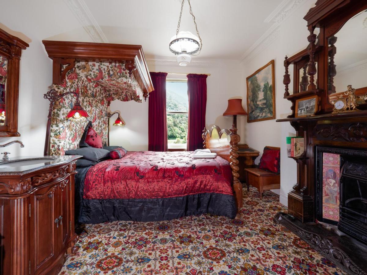 Otira Stagecoach Hotel Екстер'єр фото