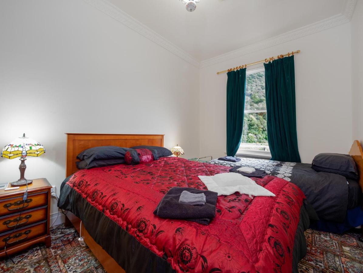 Otira Stagecoach Hotel Екстер'єр фото